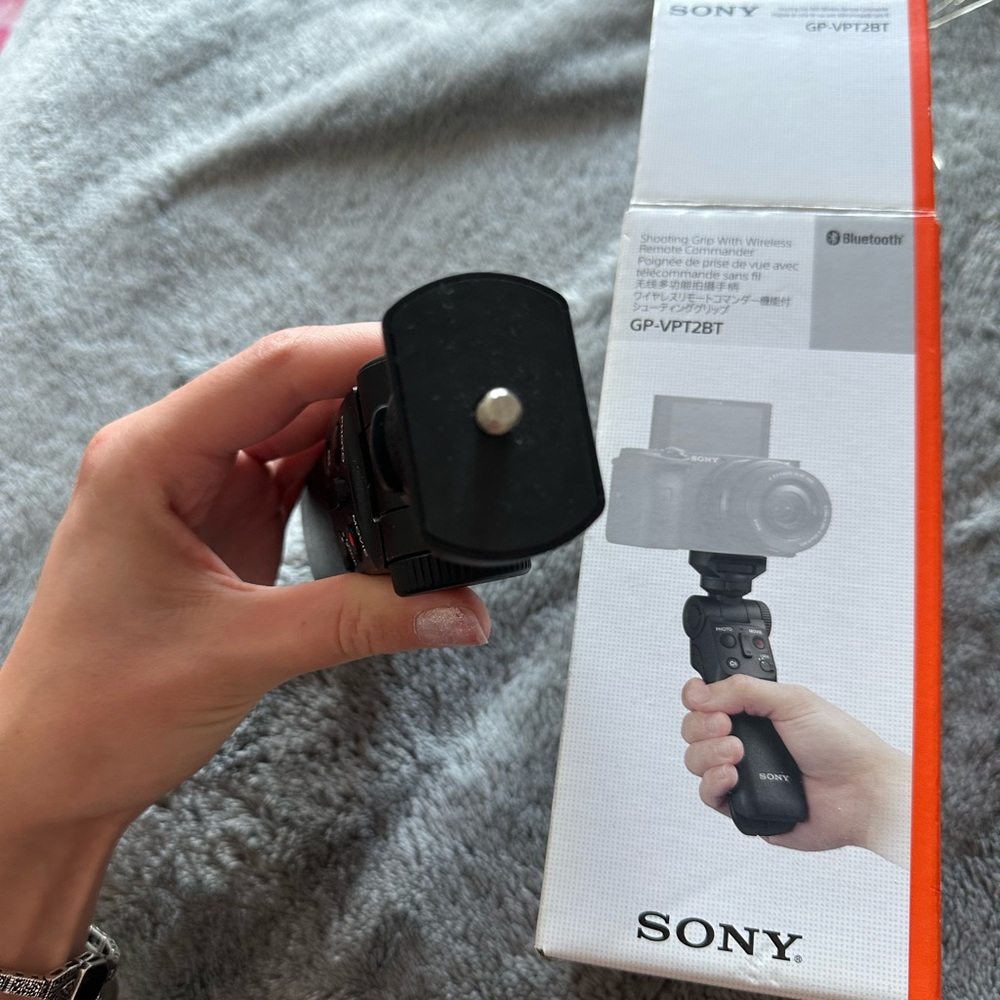 Sony Black Wireless Camera Grip - Picture 4 of 6